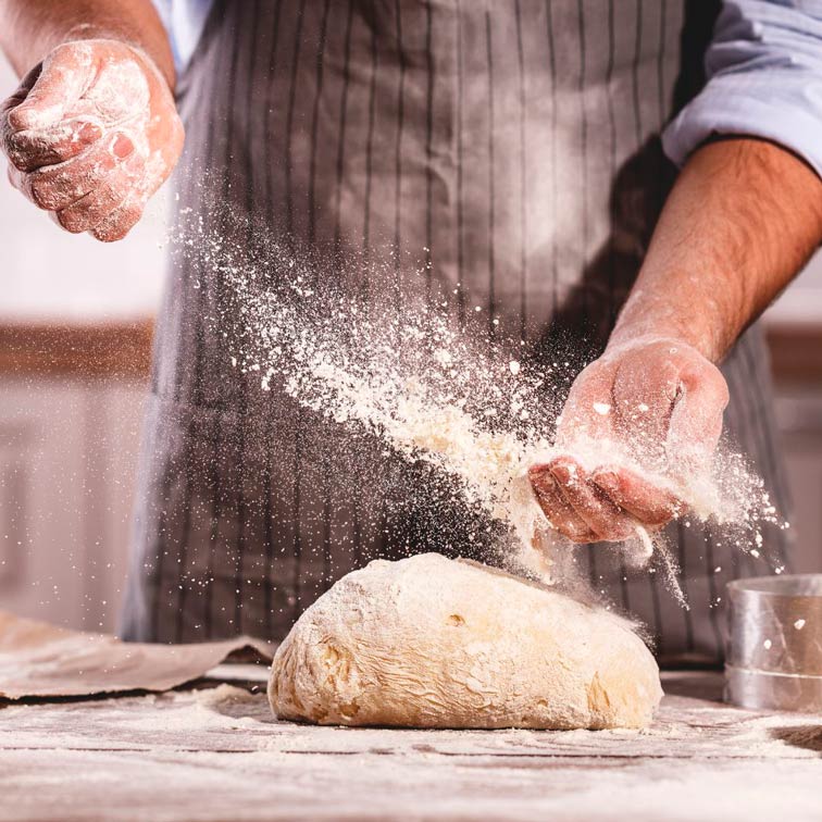 Bager fra Føtex bager laver brød
